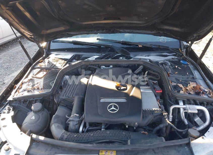 Photo 10 of 2015 Mercedes-benz C 300 4MATIC/LUXURY 4MATIC/SPORT 4MATIC (VIN 55SWF4KB0FU018408)