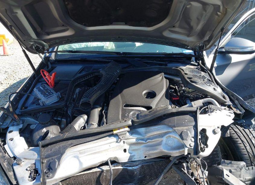 Photo 10 of 2015 Mercedes-benz C 300 4MATIC/LUXURY 4MATIC/SPORT 4MATIC (VIN 55SWF4KB0FU020420)