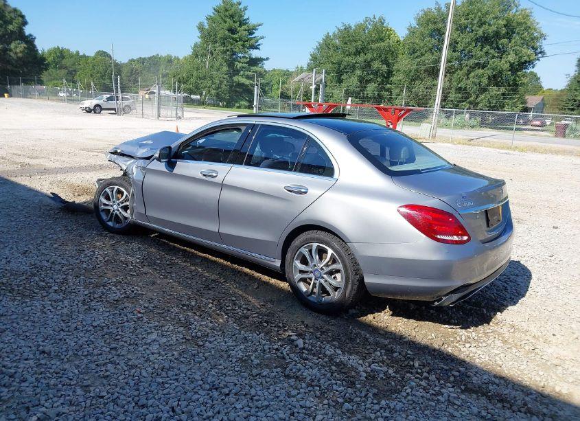 Photo 3 of 2015 Mercedes-benz C 300 4MATIC/LUXURY 4MATIC/SPORT 4MATIC (VIN 55SWF4KB0FU020420)