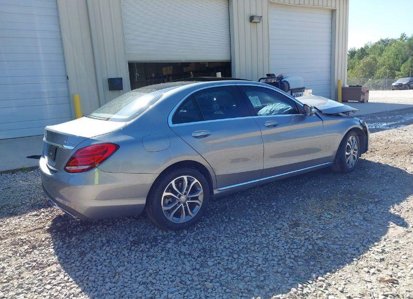 Photo 4 of 2015 Mercedes-benz C 300 4MATIC/LUXURY 4MATIC/SPORT 4MATIC (VIN 55SWF4KB0FU020420)