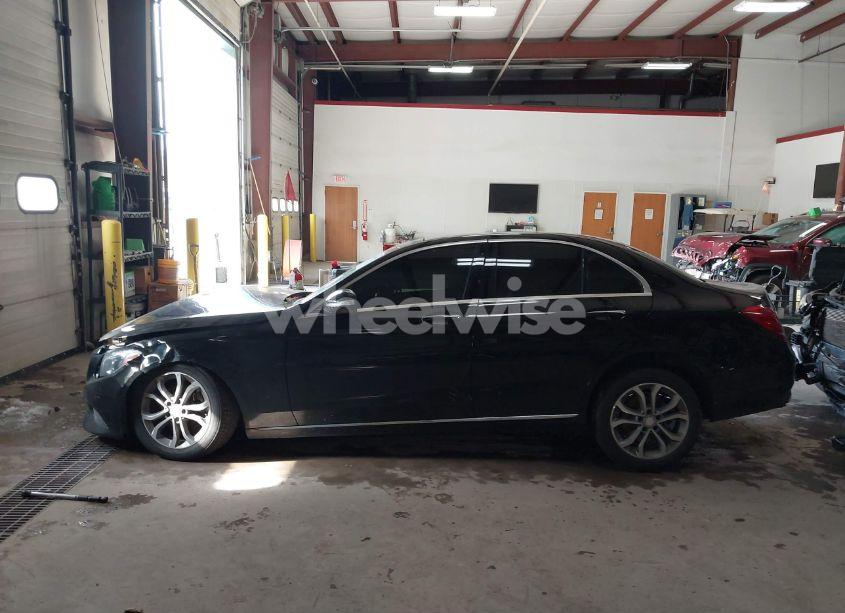 Photo 13 of 2015 Mercedes-benz C 300 4MATIC/LUXURY 4MATIC/SPORT 4MATIC (VIN 55SWF4KB0FU023057)