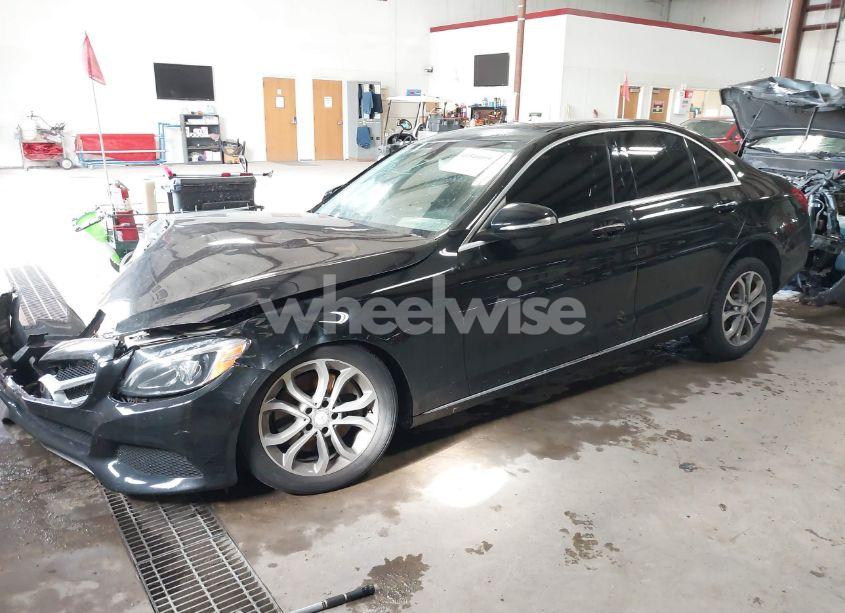 Photo 2 of 2015 Mercedes-benz C 300 4MATIC/LUXURY 4MATIC/SPORT 4MATIC (VIN 55SWF4KB0FU023057)