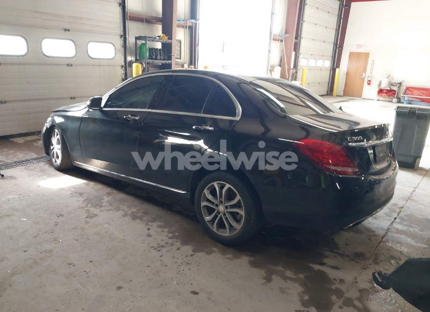 Photo 3 of 2015 Mercedes-benz C 300 4MATIC/LUXURY 4MATIC/SPORT 4MATIC (VIN 55SWF4KB0FU023057)