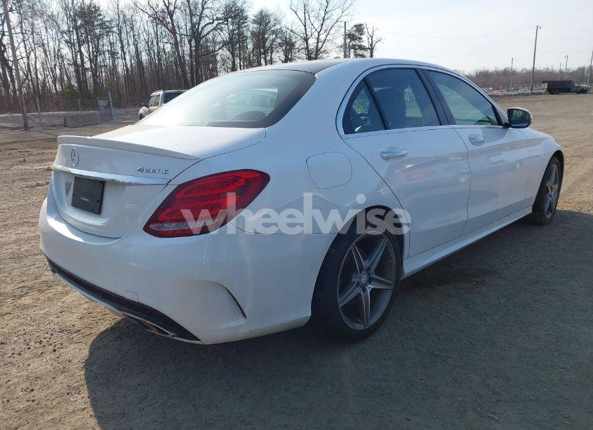Photo 4 of 2015 Mercedes-benz C 300 4MATIC/LUXURY 4MATIC/SPORT 4MATIC (VIN 55SWF4KB0FU024547)