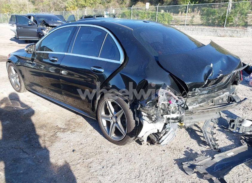 Photo 3 of 2015 Mercedes-benz C 300 4MATIC/LUXURY 4MATIC/SPORT 4MATIC (VIN 55SWF4KB0FU025682)