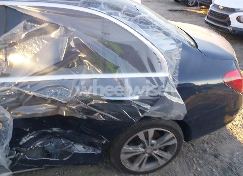 Photo 6 of 2015 Mercedes-benz C 300 4MATIC/LUXURY 4MATIC/SPORT 4MATIC (VIN 55SWF4KB0FU042658)