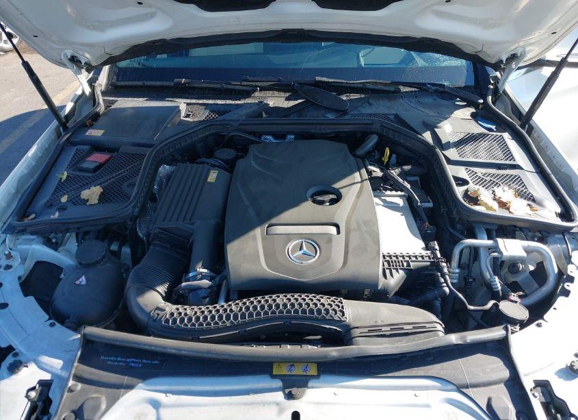 Photo 10 of 2015 Mercedes-benz C 300 4MATIC/LUXURY 4MATIC/SPORT 4MATIC (VIN 55SWF4KB0FU058634)