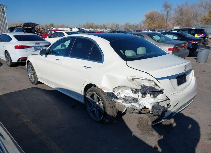 Photo 3 of 2015 Mercedes-benz C 300 4MATIC/LUXURY 4MATIC/SPORT 4MATIC (VIN 55SWF4KB0FU058634)