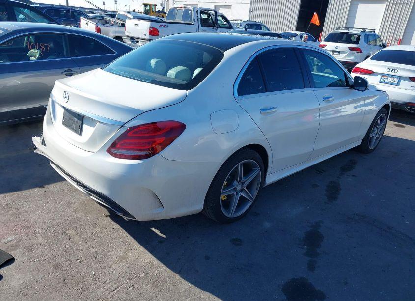 Photo 4 of 2015 Mercedes-benz C 300 4MATIC/LUXURY 4MATIC/SPORT 4MATIC (VIN 55SWF4KB0FU058634)