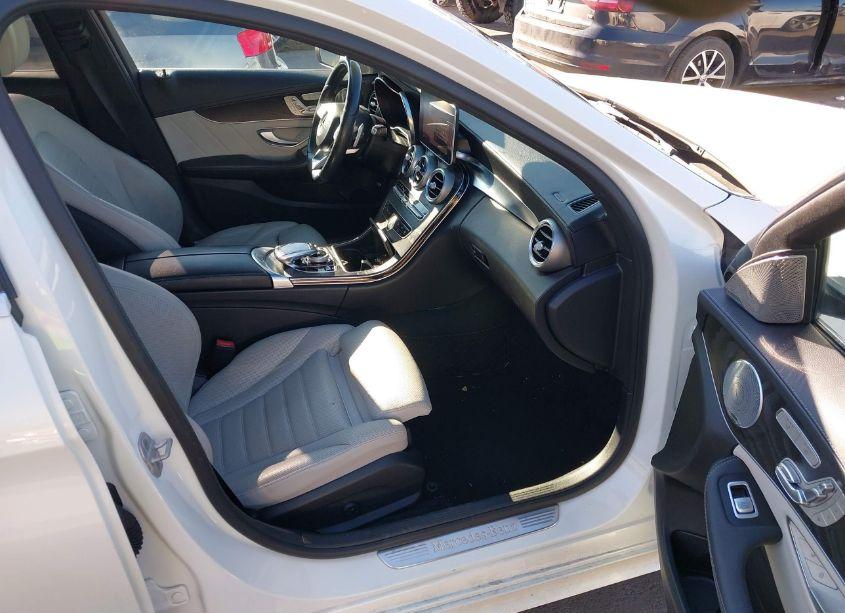 Photo 5 of 2015 Mercedes-benz C 300 4MATIC/LUXURY 4MATIC/SPORT 4MATIC (VIN 55SWF4KB0FU058634)