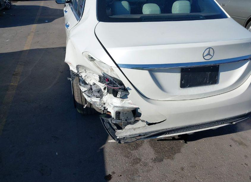 Photo 6 of 2015 Mercedes-benz C 300 4MATIC/LUXURY 4MATIC/SPORT 4MATIC (VIN 55SWF4KB0FU058634)