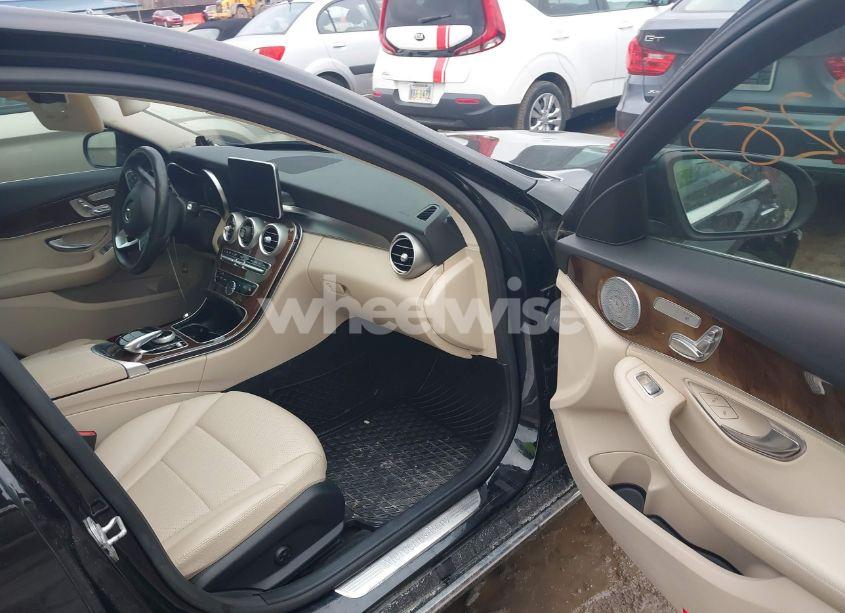 Photo 5 of 2016 Mercedes-benz C 300 4MATIC/LUXURY 4MATIC/SPORT 4MATIC (VIN 55SWF4KB0GU108739)