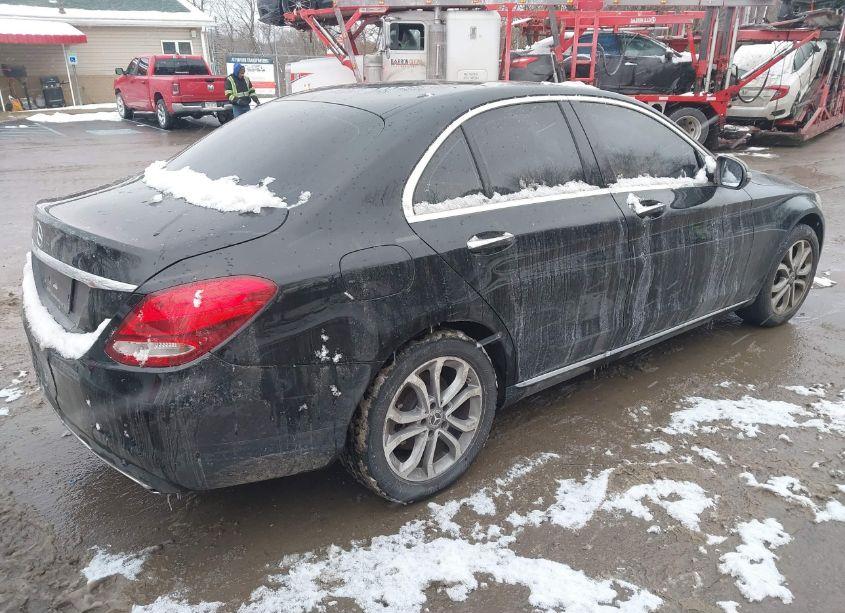 Photo 4 of 2017 Mercedes-benz C 300 4MATIC/LUXURY 4MATIC/SPORT 4MATIC (VIN 55SWF4KB0HU233371)