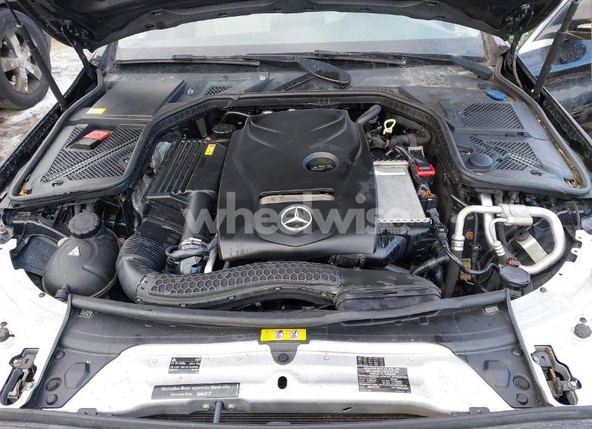 Photo 10 of 2015 Mercedes-benz C 300 4MATIC/LUXURY 4MATIC/SPORT 4MATIC (VIN 55SWF4KB1FU001746)