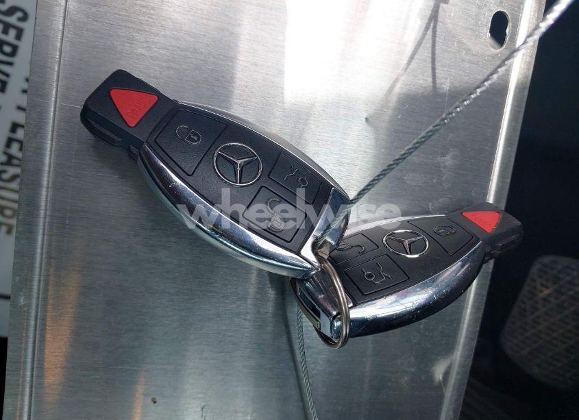 Photo 11 of 2015 Mercedes-benz C 300 4MATIC/LUXURY 4MATIC/SPORT 4MATIC (VIN 55SWF4KB1FU008356)