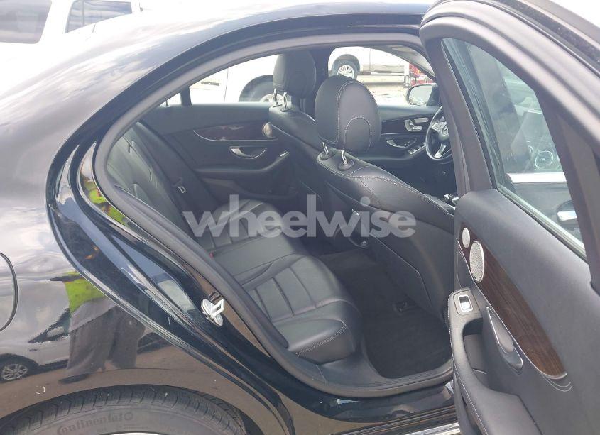 Photo 8 of 2015 Mercedes-benz C 300 4MATIC/LUXURY 4MATIC/SPORT 4MATIC (VIN 55SWF4KB1FU008356)