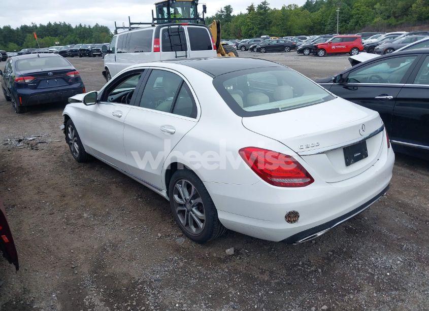 Photo 3 of 2015 Mercedes-benz C 300 4MATIC/LUXURY 4MATIC/SPORT 4MATIC (VIN 55SWF4KB1FU025139)