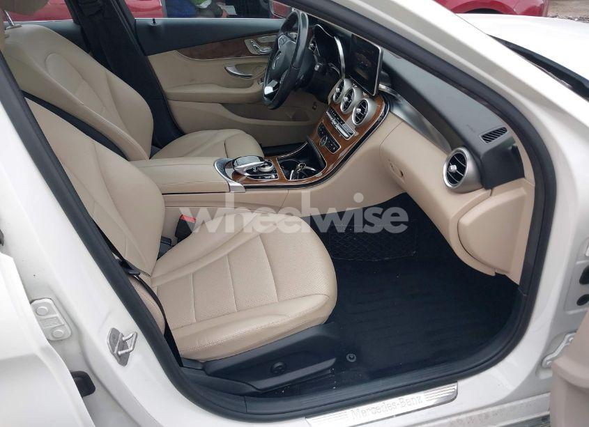 Photo 5 of 2015 Mercedes-benz C 300 4MATIC/LUXURY 4MATIC/SPORT 4MATIC (VIN 55SWF4KB1FU025139)