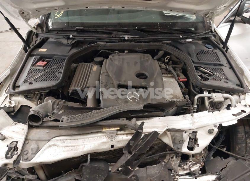 Photo 10 of 2015 Mercedes-benz C 300 4MATIC/LUXURY 4MATIC/SPORT 4MATIC (VIN 55SWF4KB1FU032835)