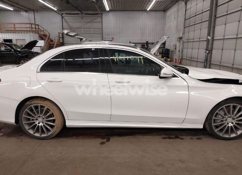 Photo 14 of 2015 Mercedes-benz C 300 4MATIC/LUXURY 4MATIC/SPORT 4MATIC (VIN 55SWF4KB1FU032835)