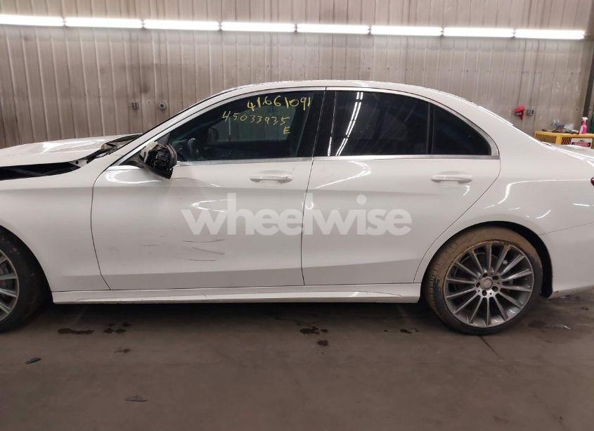 Photo 15 of 2015 Mercedes-benz C 300 4MATIC/LUXURY 4MATIC/SPORT 4MATIC (VIN 55SWF4KB1FU032835)