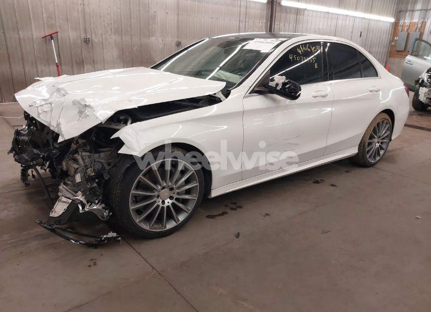 Photo 2 of 2015 Mercedes-benz C 300 4MATIC/LUXURY 4MATIC/SPORT 4MATIC (VIN 55SWF4KB1FU032835)