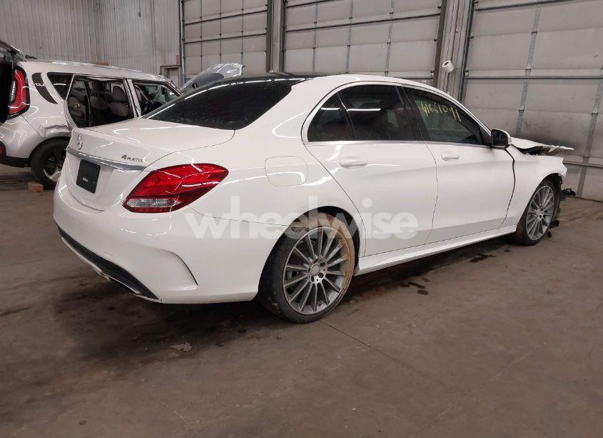 Photo 4 of 2015 Mercedes-benz C 300 4MATIC/LUXURY 4MATIC/SPORT 4MATIC (VIN 55SWF4KB1FU032835)