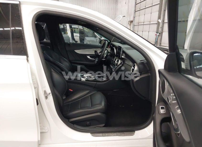 Photo 5 of 2015 Mercedes-benz C 300 4MATIC/LUXURY 4MATIC/SPORT 4MATIC (VIN 55SWF4KB1FU032835)