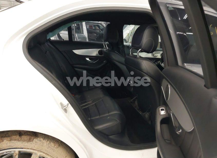 Photo 8 of 2015 Mercedes-benz C 300 4MATIC/LUXURY 4MATIC/SPORT 4MATIC (VIN 55SWF4KB1FU032835)