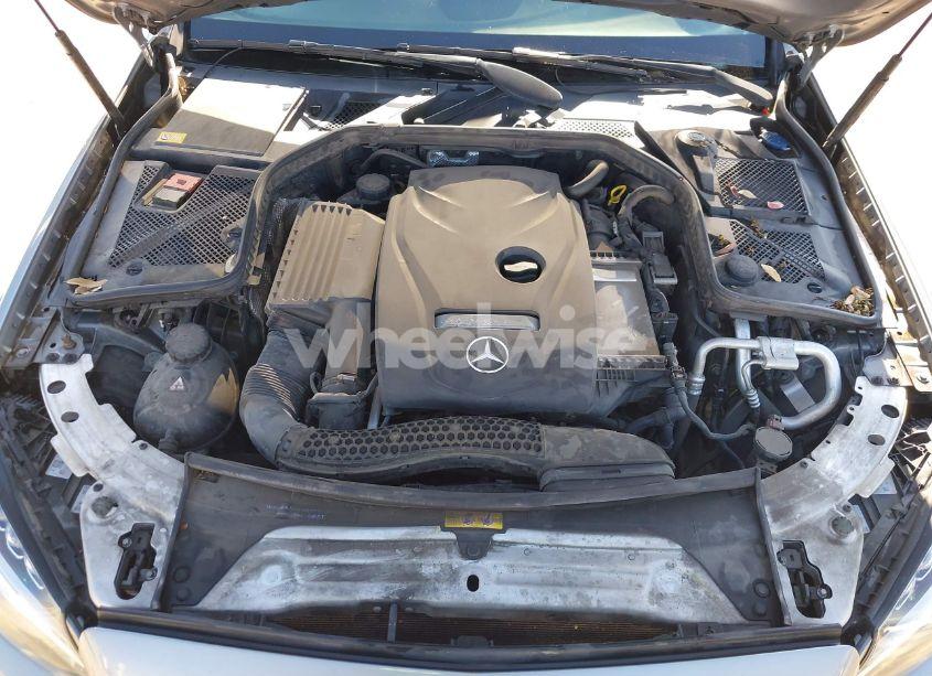 Photo 10 of 2015 Mercedes-benz C 300 4MATIC/LUXURY 4MATIC/SPORT 4MATIC (VIN 55SWF4KB1FU047688)