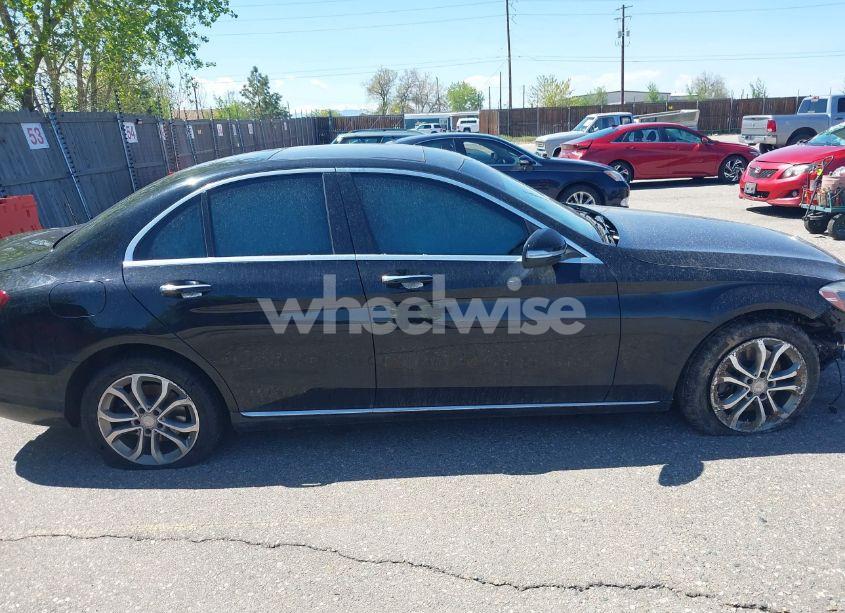 Photo 14 of 2015 Mercedes-benz C 300 4MATIC/LUXURY 4MATIC/SPORT 4MATIC (VIN 55SWF4KB1FU068248)