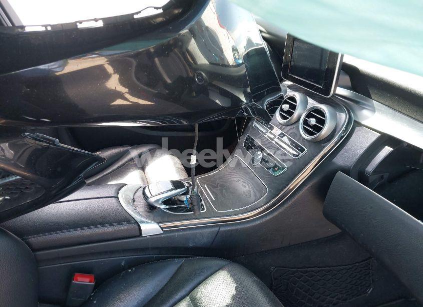 Photo 5 of 2015 Mercedes-benz C 300 4MATIC/LUXURY 4MATIC/SPORT 4MATIC (VIN 55SWF4KB1FU068248)