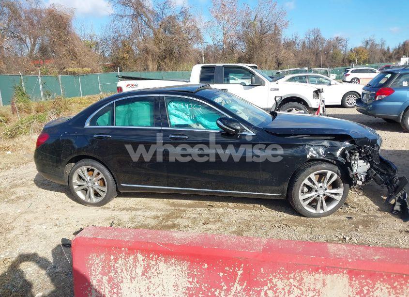 Photo 14 of 2015 Mercedes-benz C 300 4MATIC/LUXURY 4MATIC/SPORT 4MATIC (VIN 55SWF4KB1FU093876)