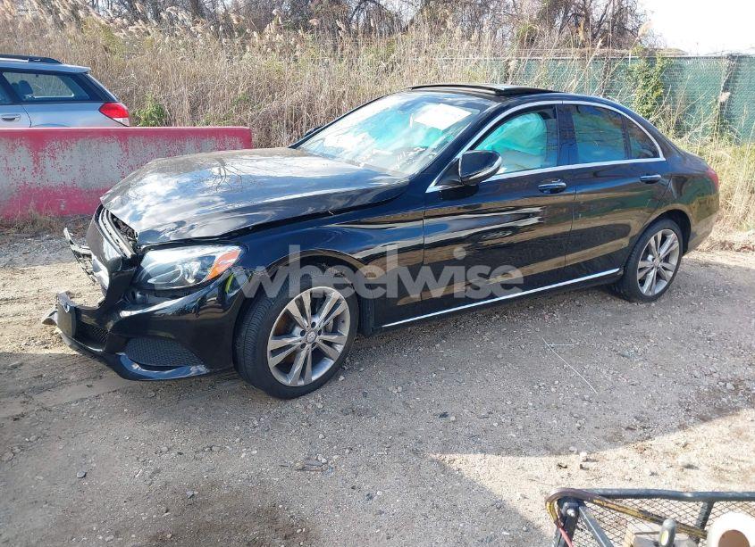 Photo 2 of 2015 Mercedes-benz C 300 4MATIC/LUXURY 4MATIC/SPORT 4MATIC (VIN 55SWF4KB1FU093876)