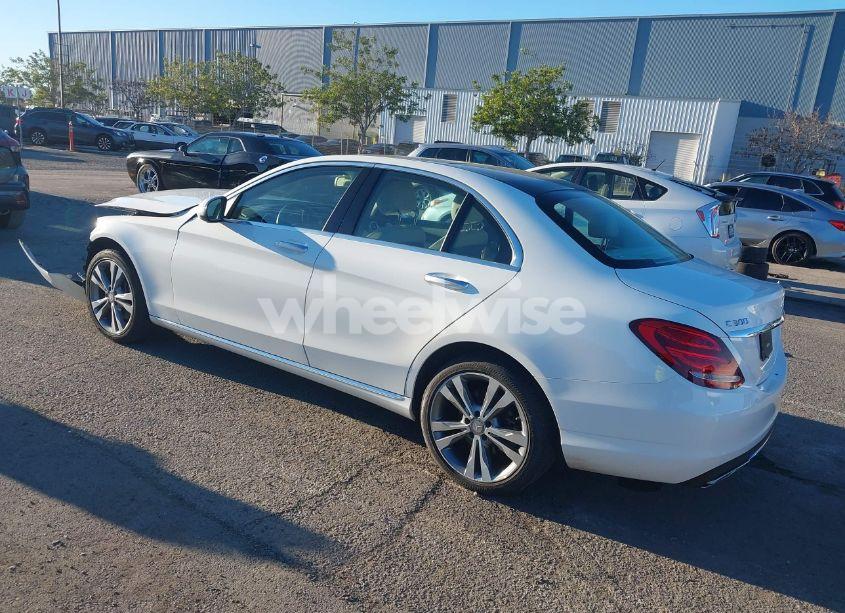 Photo 3 of 2015 Mercedes-benz C 300 4MATIC/LUXURY 4MATIC/SPORT 4MATIC (VIN 55SWF4KB1FU095577)