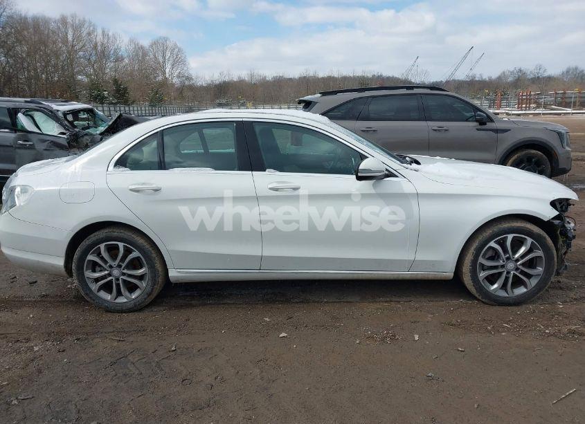 Photo 13 of 2016 Mercedes-benz C 300 4MATIC/LUXURY 4MATIC/SPORT 4MATIC (VIN 55SWF4KB1GU109706)