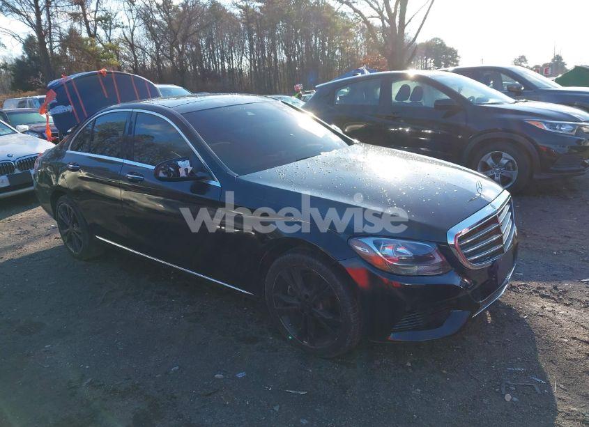 2017 Mercedes-benz C 300 4MATIC/LUXURY 4MATIC/SPORT 4MATIC (VIN 55SWF4KB1HU207653) main photo