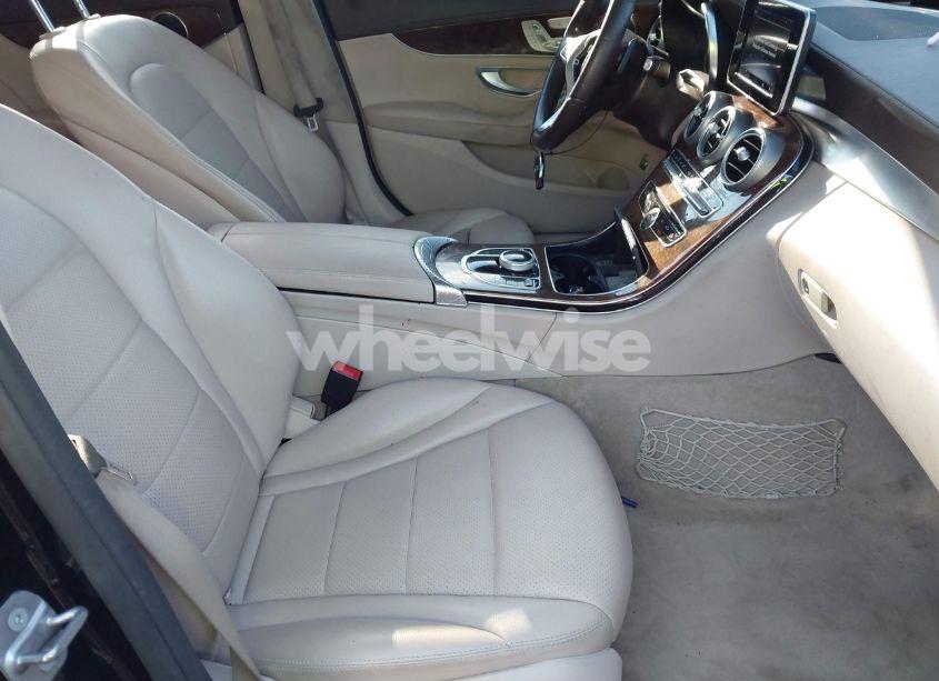 Photo 5 of 2017 Mercedes-benz C 300 4MATIC/LUXURY 4MATIC/SPORT 4MATIC (VIN 55SWF4KB1HU207653)