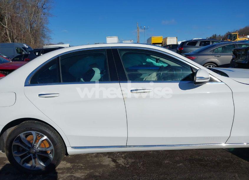 Photo 14 of 2015 Mercedes-benz C 300 4MATIC/LUXURY 4MATIC/SPORT 4MATIC (VIN 55SWF4KB2FU006485)