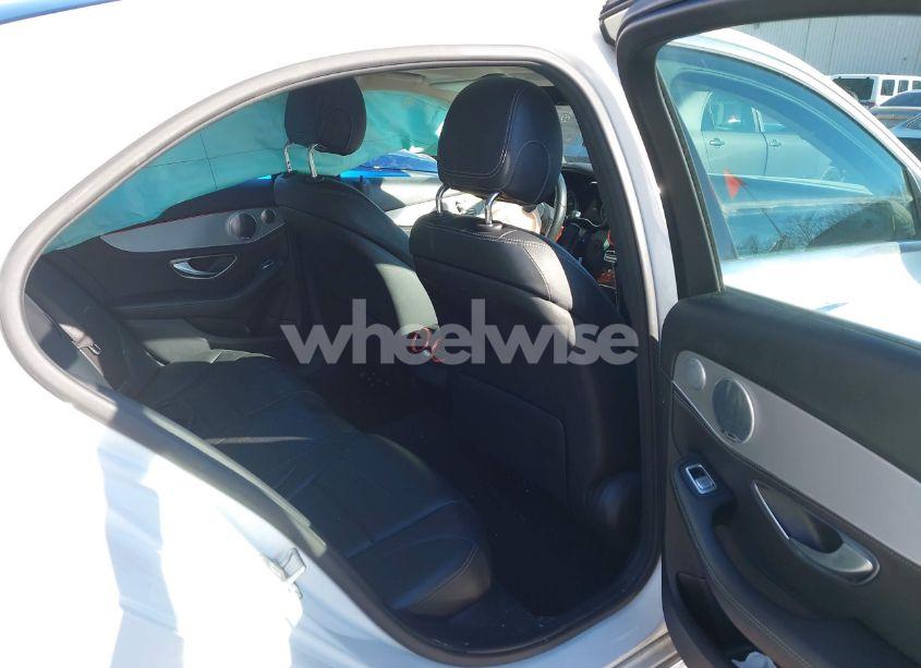 Photo 8 of 2015 Mercedes-benz C 300 4MATIC/LUXURY 4MATIC/SPORT 4MATIC (VIN 55SWF4KB2FU006485)