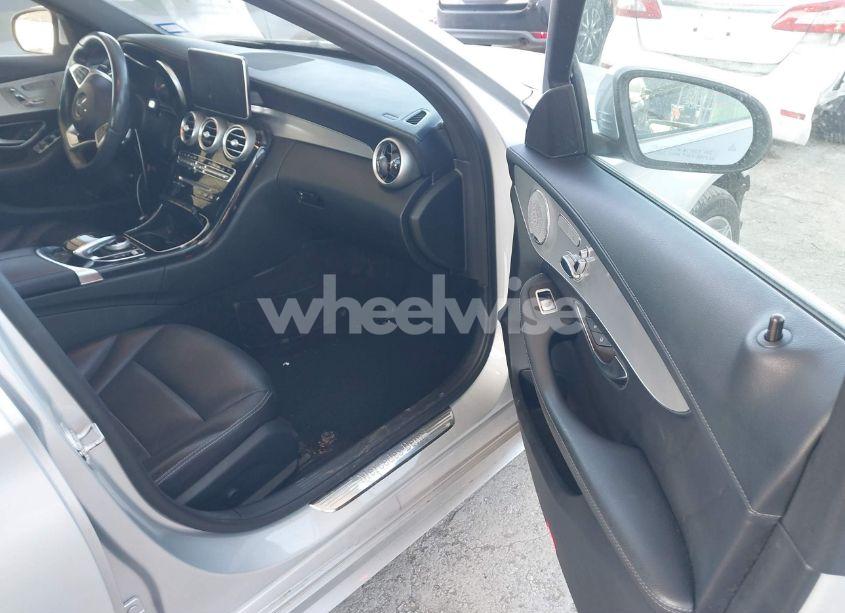 Photo 5 of 2015 Mercedes-benz C 300 4MATIC/LUXURY 4MATIC/SPORT 4MATIC (VIN 55SWF4KB2FU037719)