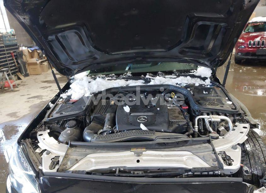 Photo 10 of 2015 Mercedes-benz C 300 4MATIC/LUXURY 4MATIC/SPORT 4MATIC (VIN 55SWF4KB2FU047196)