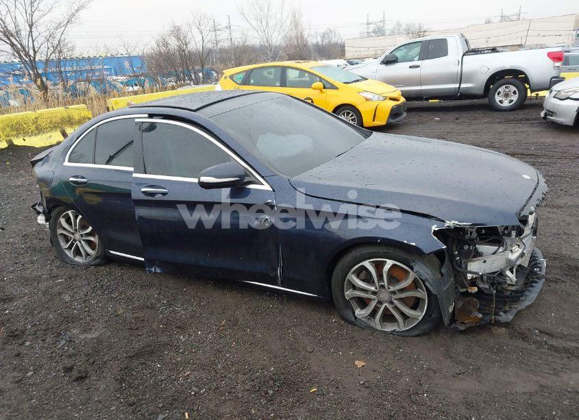 Photo 13 of 2015 Mercedes-benz C 300 4MATIC/LUXURY 4MATIC/SPORT 4MATIC (VIN 55SWF4KB2FU060966)