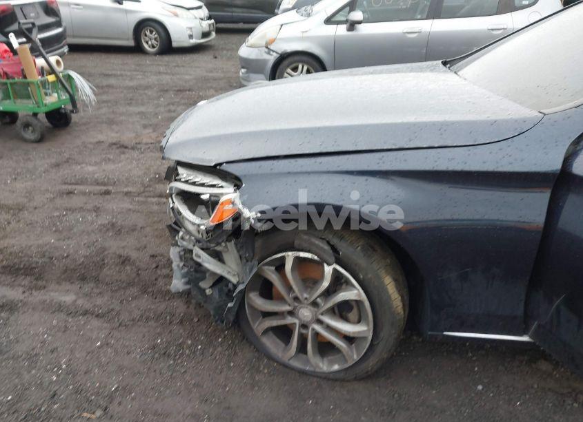 Photo 20 of 2015 Mercedes-benz C 300 4MATIC/LUXURY 4MATIC/SPORT 4MATIC (VIN 55SWF4KB2FU060966)