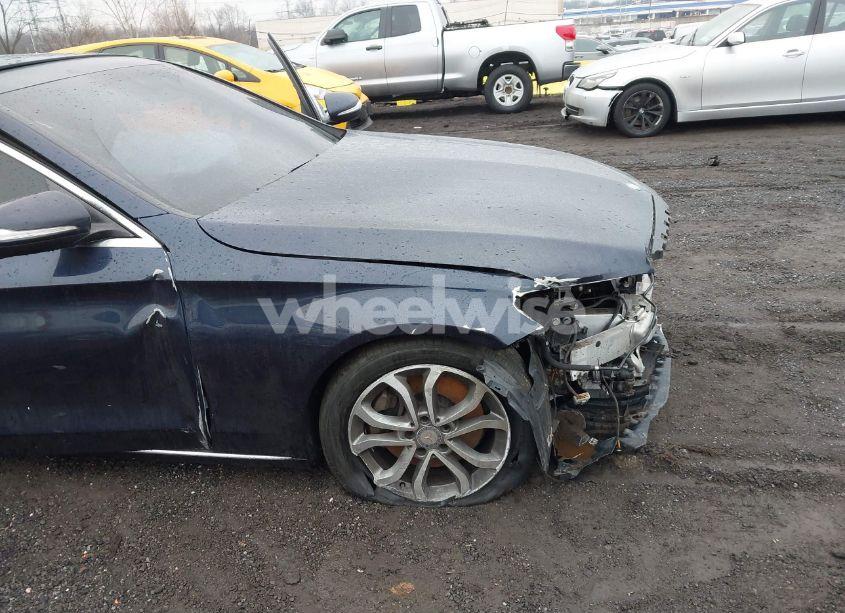 Photo 21 of 2015 Mercedes-benz C 300 4MATIC/LUXURY 4MATIC/SPORT 4MATIC (VIN 55SWF4KB2FU060966)