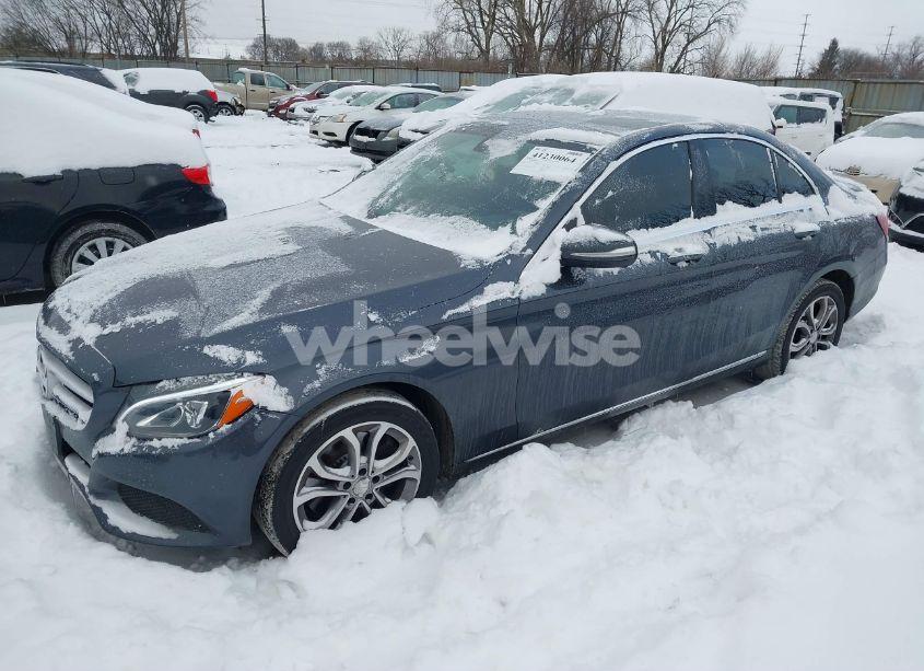 Photo 2 of 2015 Mercedes-benz C 300 4MATIC/LUXURY 4MATIC/SPORT 4MATIC (VIN 55SWF4KB2FU082112)