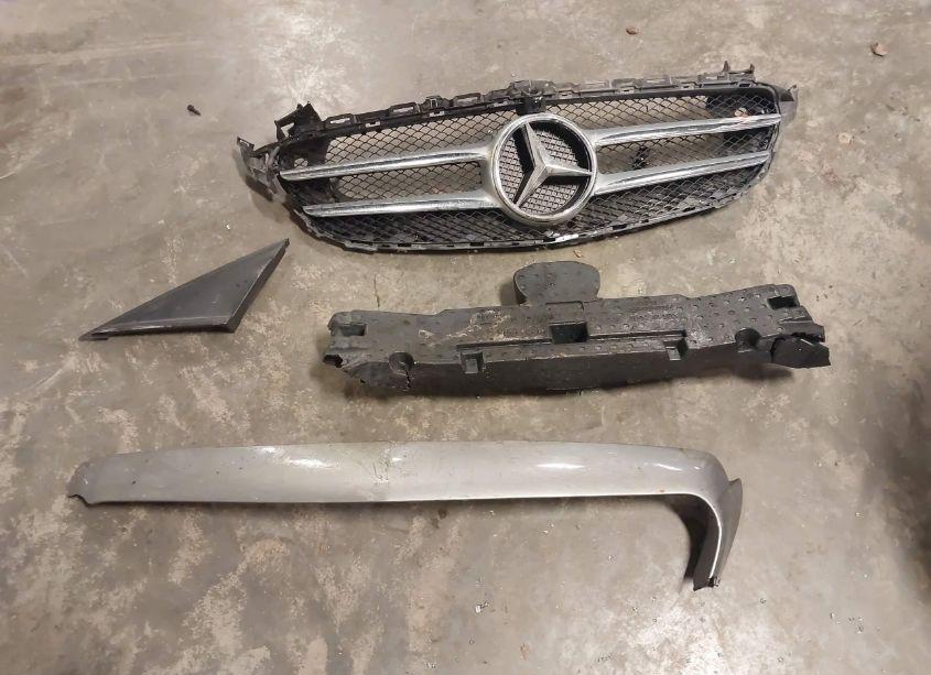 Photo 12 of 2015 Mercedes-benz C 300 4MATIC/LUXURY 4MATIC/SPORT 4MATIC (VIN 55SWF4KB2FU093420)