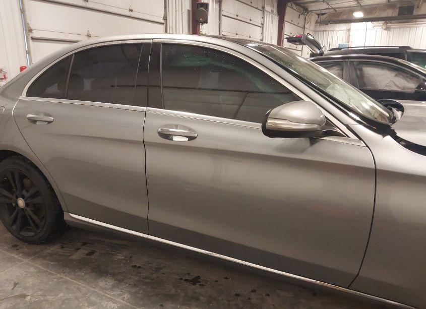 Photo 14 of 2015 Mercedes-benz C 300 4MATIC/LUXURY 4MATIC/SPORT 4MATIC (VIN 55SWF4KB2FU093420)