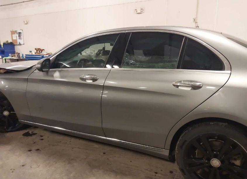 Photo 15 of 2015 Mercedes-benz C 300 4MATIC/LUXURY 4MATIC/SPORT 4MATIC (VIN 55SWF4KB2FU093420)