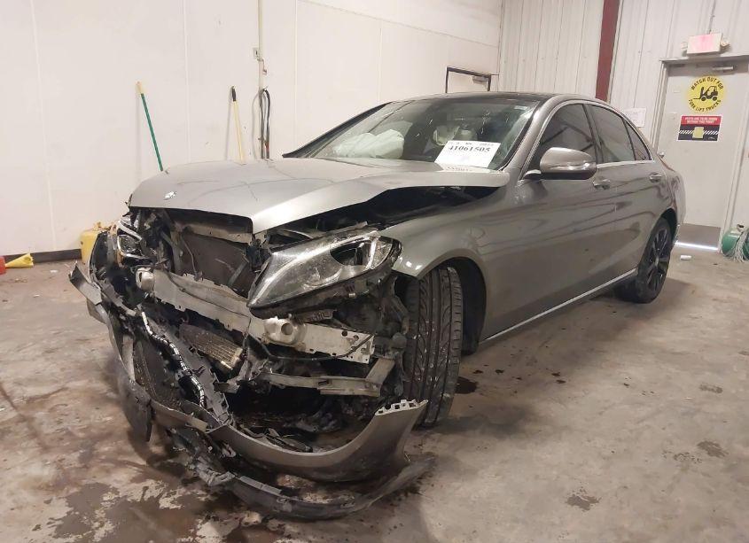 Photo 2 of 2015 Mercedes-benz C 300 4MATIC/LUXURY 4MATIC/SPORT 4MATIC (VIN 55SWF4KB2FU093420)